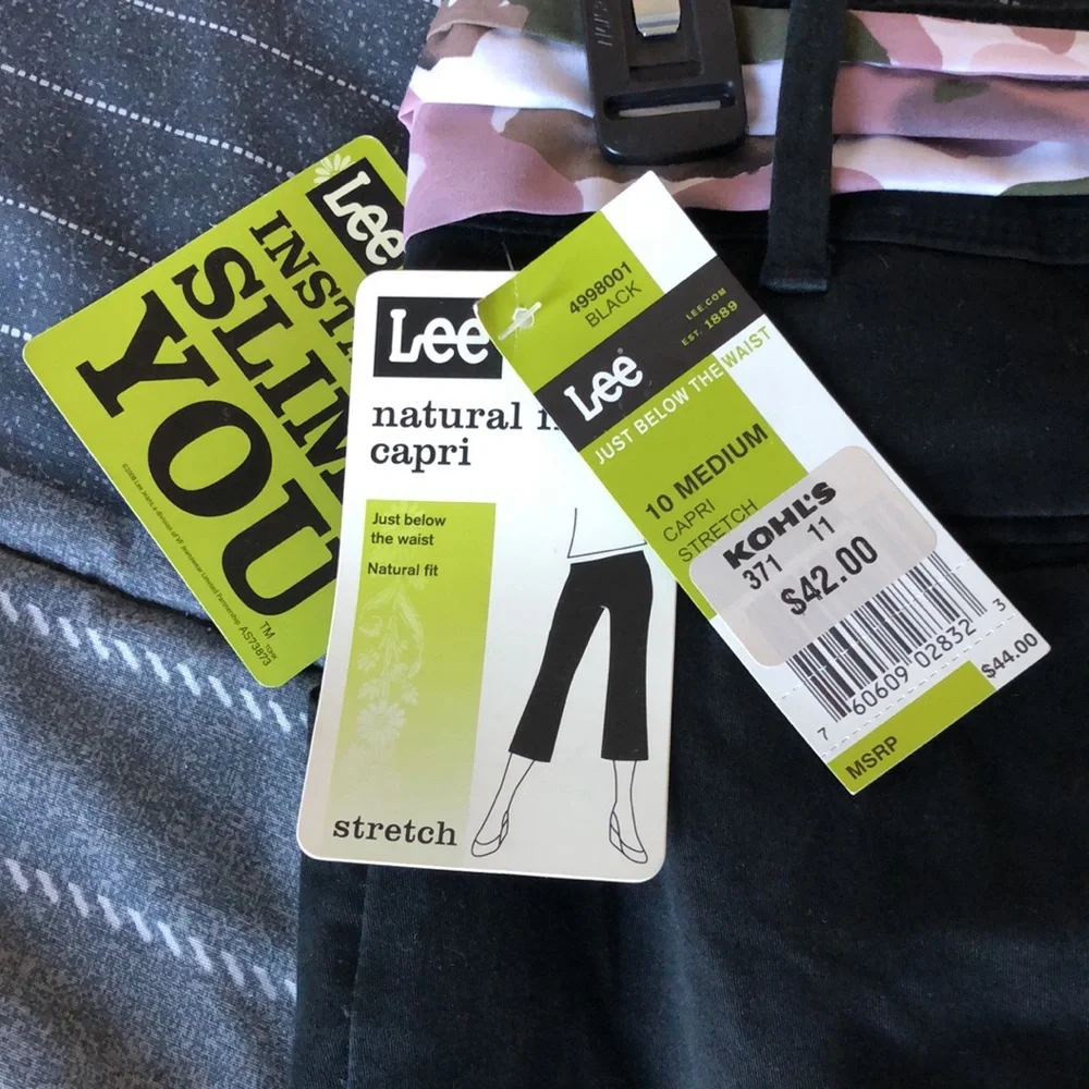Lee Capri Pants Women's Size 10‎ Black Belt NWT